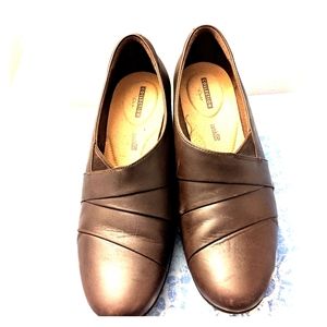 Clarks low heeled loafers